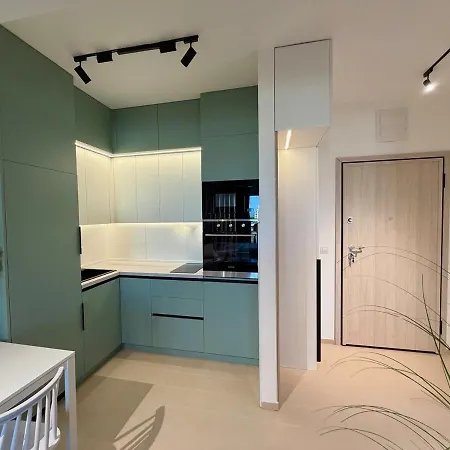 84 - Floor View, Near Train & Bus Station Apartman